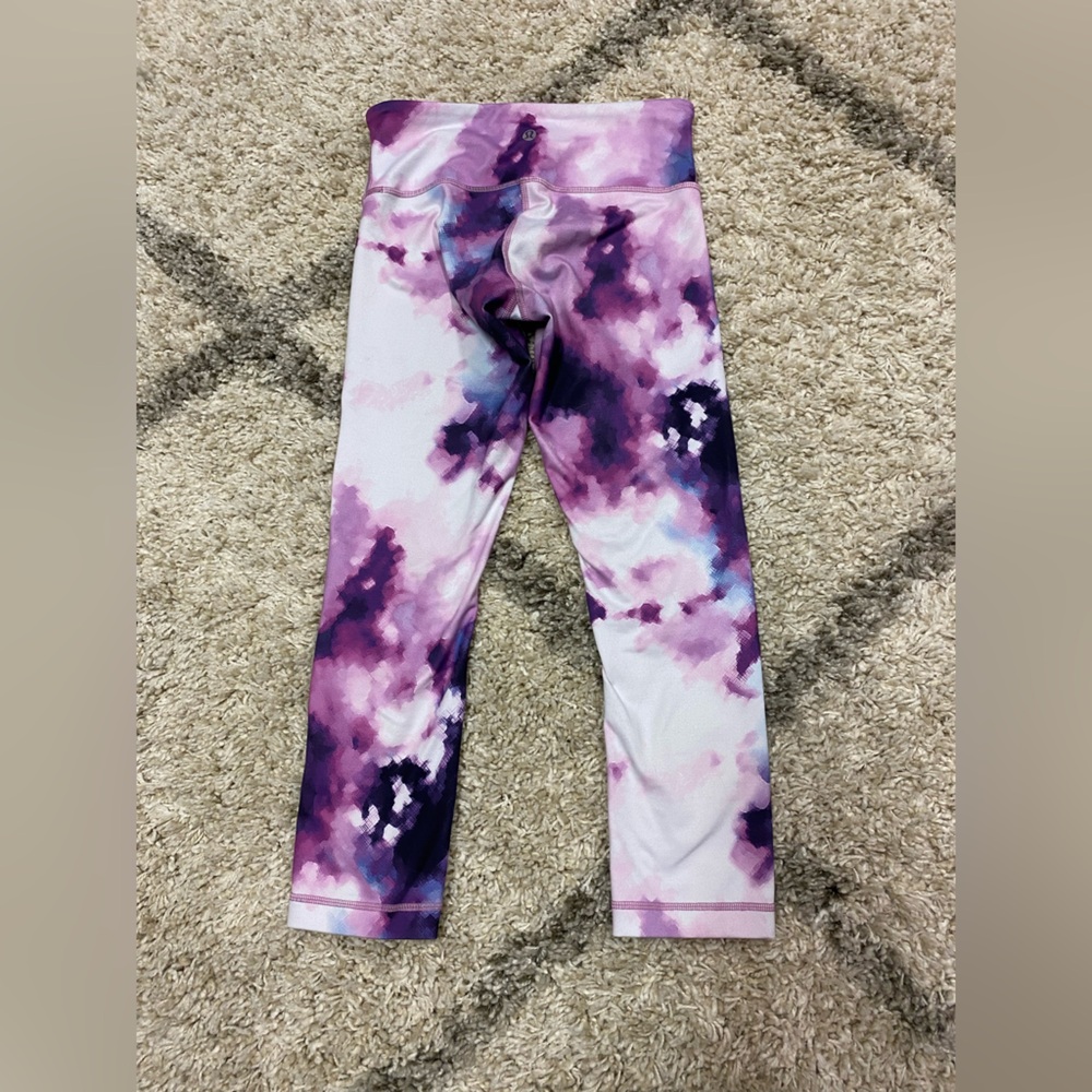 4051 -Lululemon Wunder Under
Blooming Pixie Multi- 26” - Picture 1 of 7